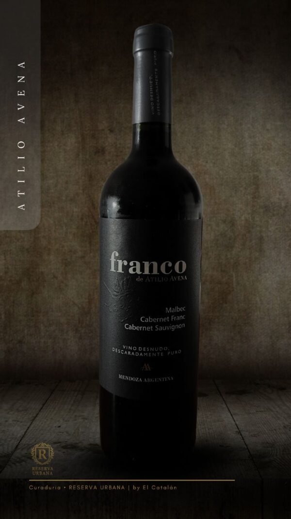 Botella del vino Atilio Avena Franco Trivarietal, un blend de autor.