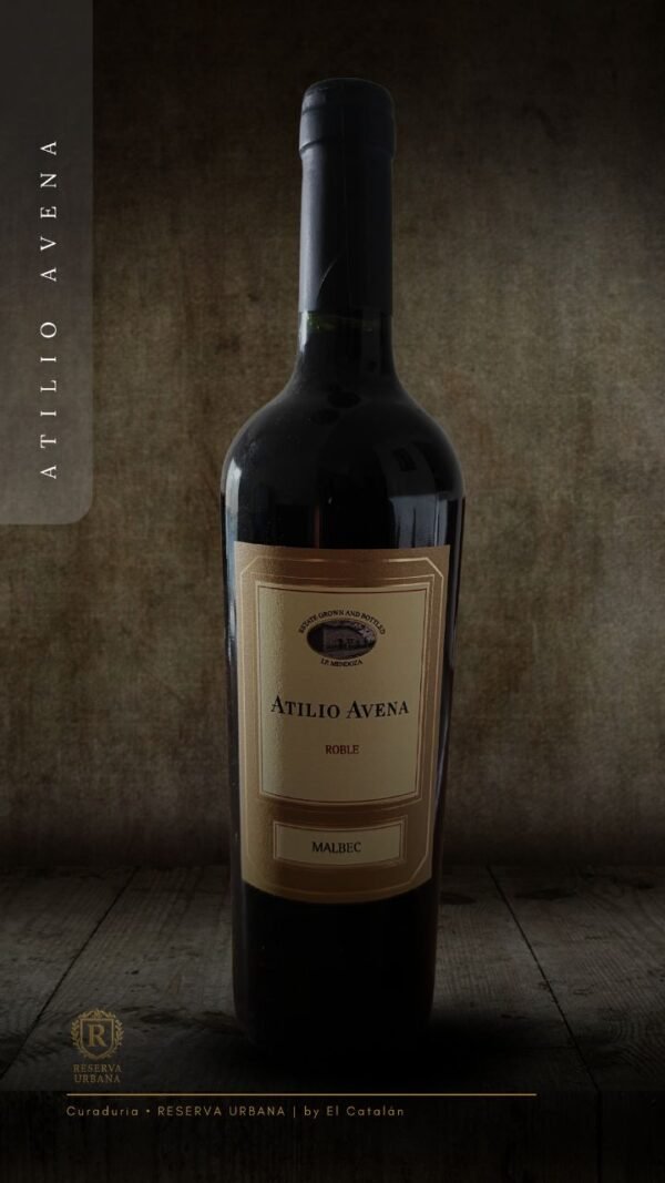 Botella del vino Atilio Avena Roble Malbec con crianza en barrica.